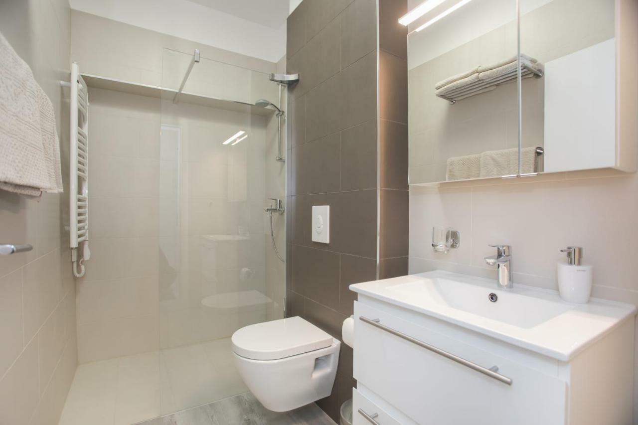Apartment Movie Primosten Ngoại thất bức ảnh